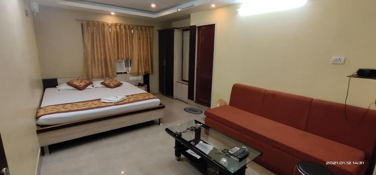 Hotel Royal Residency Силигури Екстериор снимка