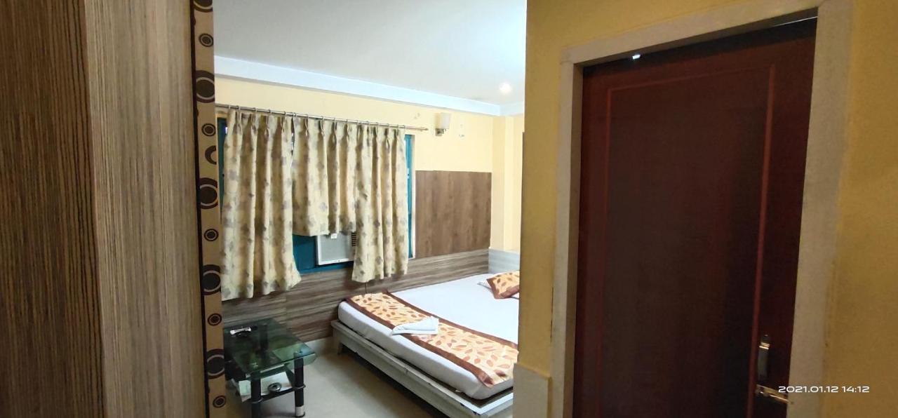 Hotel Royal Residency Силигури Екстериор снимка
