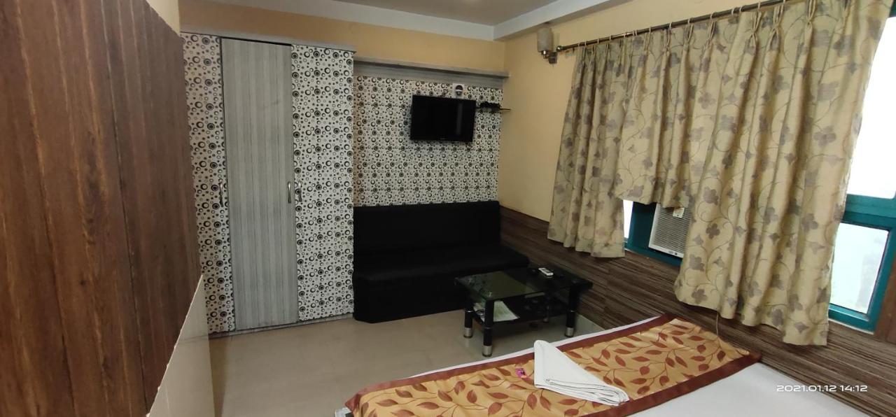 Hotel Royal Residency Силигури Екстериор снимка