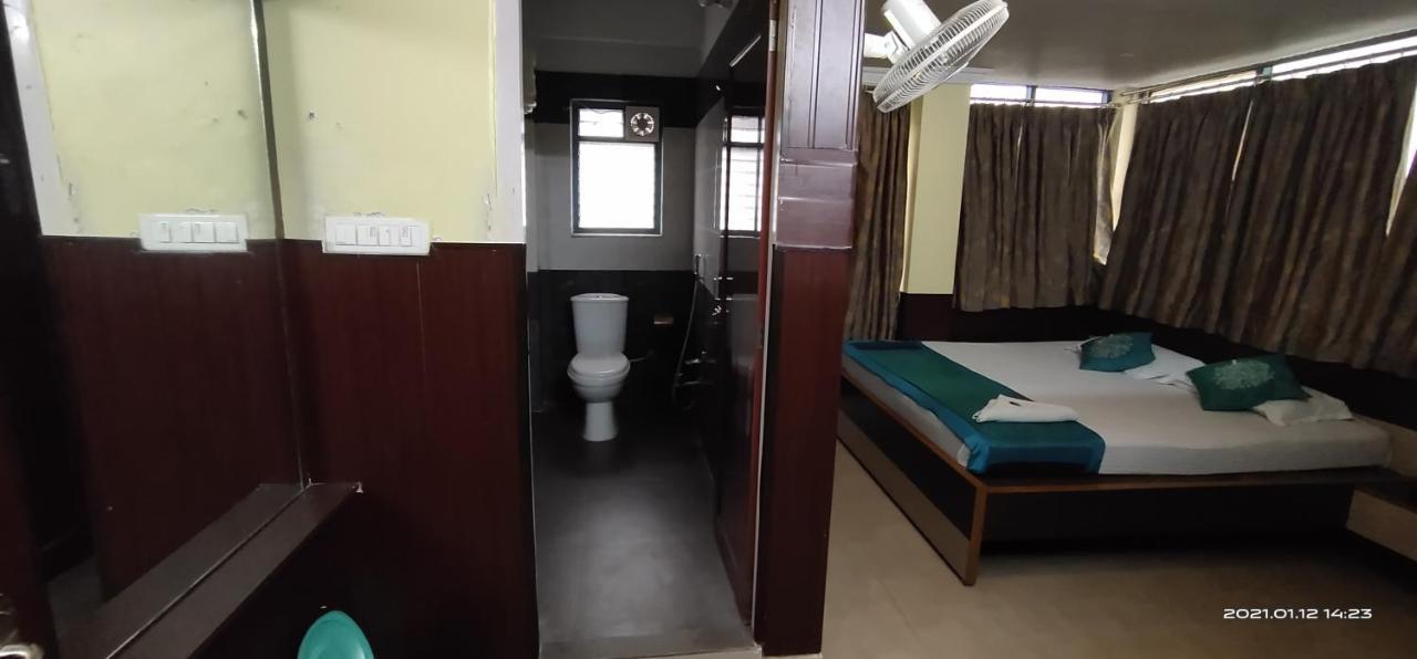 Hotel Royal Residency Силигури Екстериор снимка