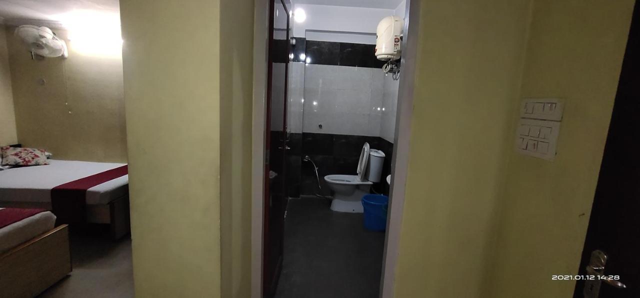 Hotel Royal Residency Силигури Екстериор снимка