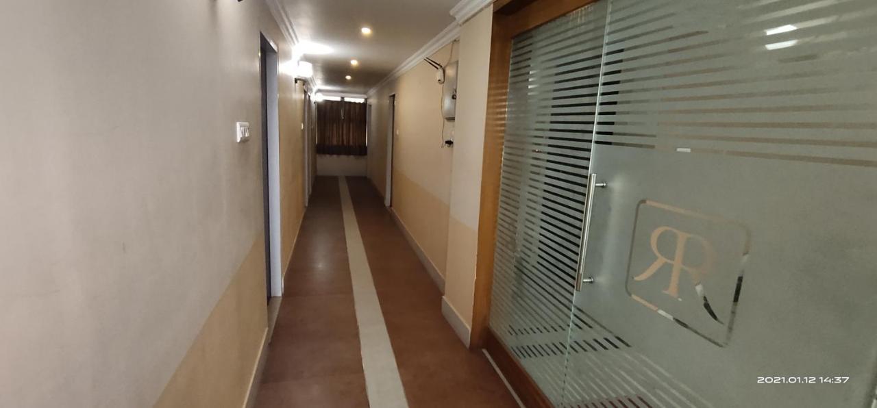 Hotel Royal Residency Силигури Екстериор снимка