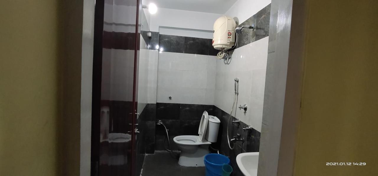 Hotel Royal Residency Силигури Екстериор снимка