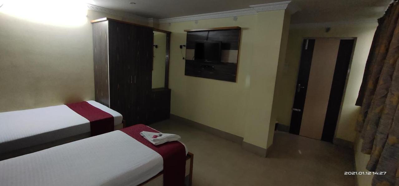 Hotel Royal Residency Силигури Екстериор снимка