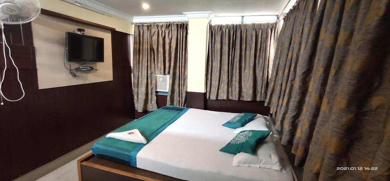 Hotel Royal Residency Силигури Екстериор снимка