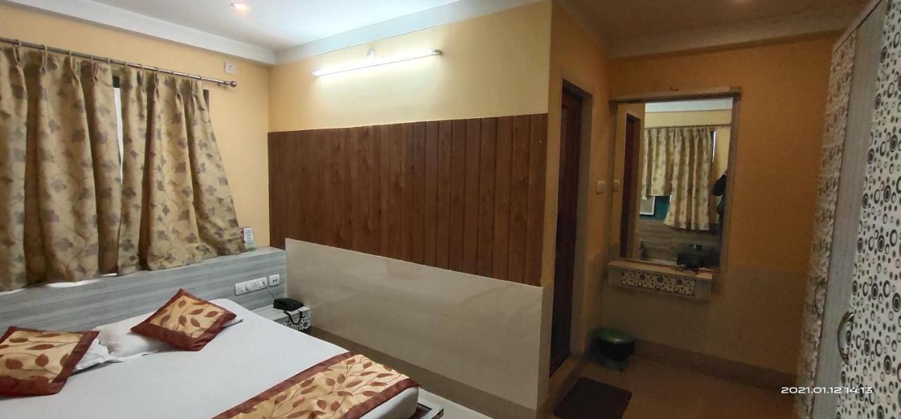 Hotel Royal Residency Силигури Екстериор снимка
